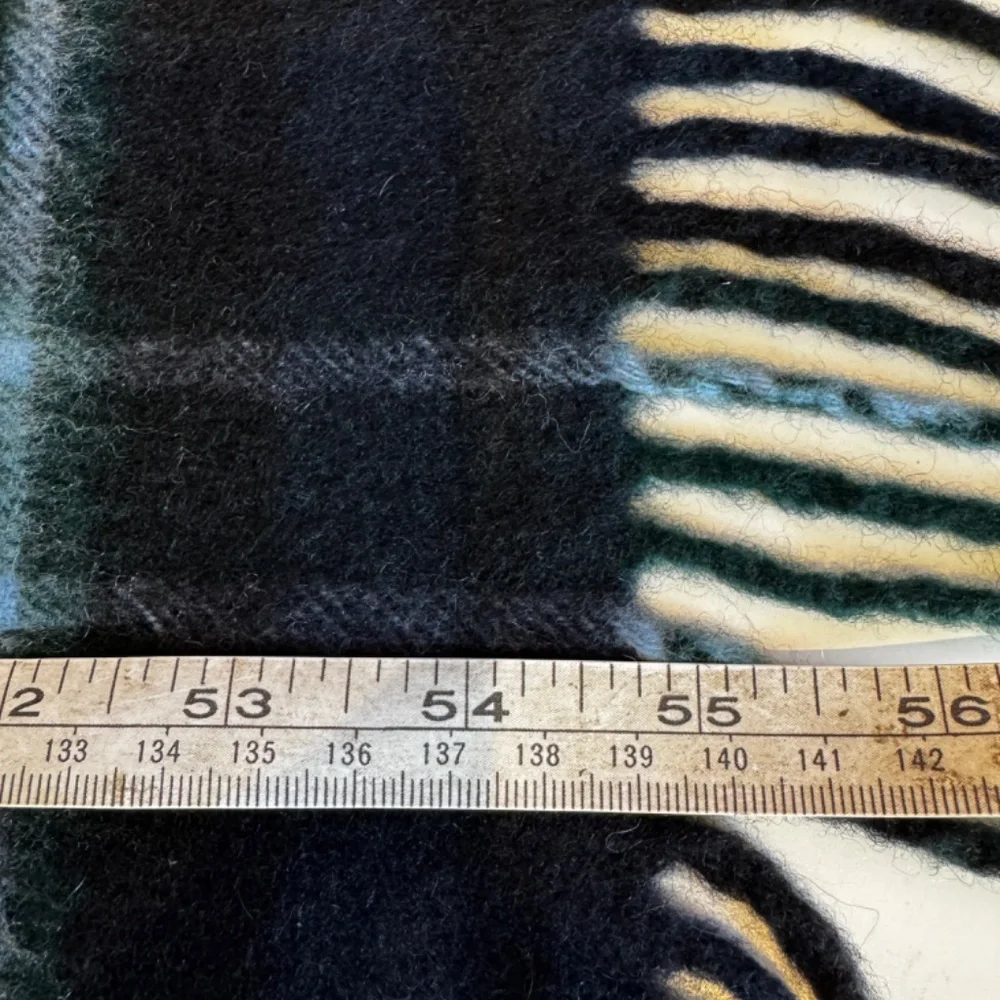 BURBERRY SCARF 100% AUTHENTIC - Picture 5 of 5